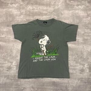 Vintage 1990s peanuts snoopy t shirt